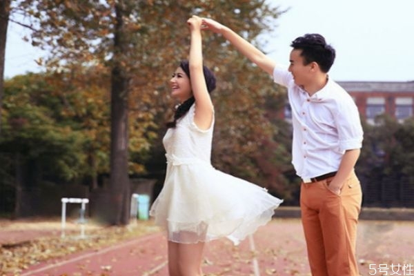 男生有熱戀期嗎 延長(zhǎng)熱戀期的方法有哪些 男生有熱戀期嗎 延長(zhǎng)熱戀期的方法有哪些