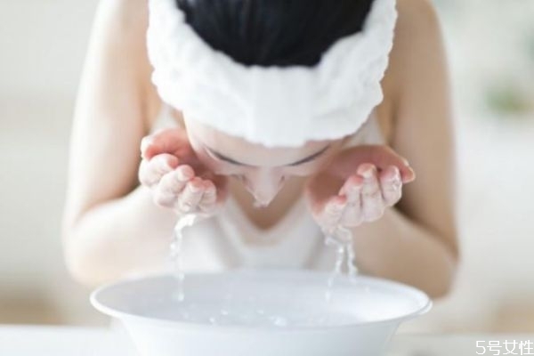 無皂基洗面奶適合什么年齡 無皂基洗面奶使用注意事項(xiàng) 無皂基洗面奶適合什么年齡 無皂基洗面奶使用注意事項(xiàng)