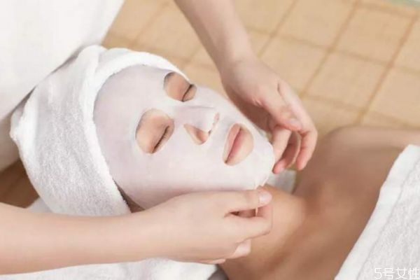 做完面膜不洗臉可以嗎 面膜揭下來(lái)后多久洗臉