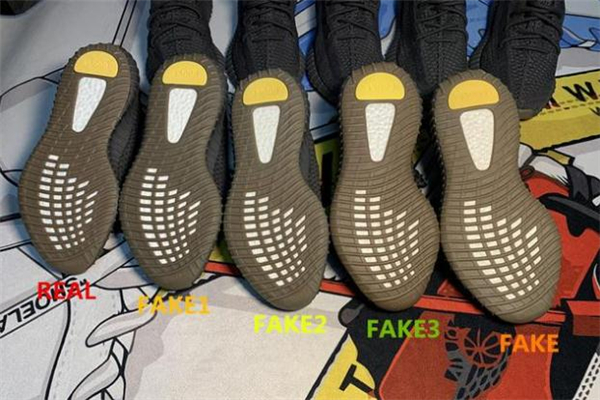 yeezy350黑生膠真假對比 椰子350黑生膠真假鑒定 yeezy350黑生膠真假對比 椰子350黑生膠真假鑒定