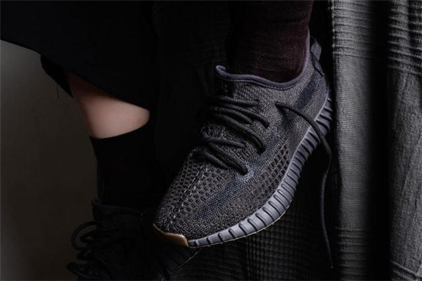 yeezy350黑生膠價(jià)格 椰子350黑生膠反光嗎 yeezy350黑生膠價(jià)格 椰子350黑生膠反光嗎