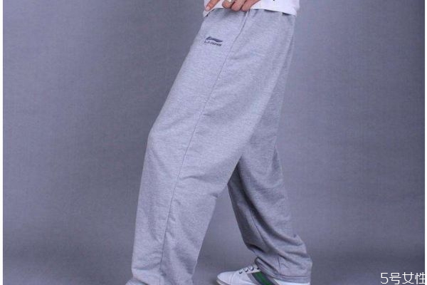 男士衛(wèi)褲怎么搭配上衣 男士衛(wèi)褲搭配方法 男士衛(wèi)褲怎么搭配上衣 男士衛(wèi)褲搭配方法