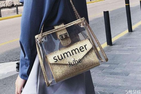 透明包應(yīng)該怎么清洗 透明包的清洗方法 透明包應(yīng)該怎么清洗 透明包的清洗方法