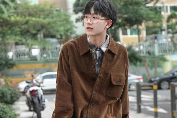 燈芯絨外套什么顏色好看 燈芯絨外套流行什么顏色 燈芯絨外套什么顏色好看 燈芯絨外套流行什么顏色