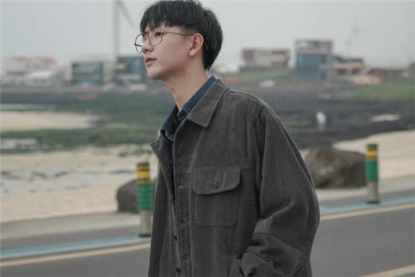 燈芯絨外套什么顏色好看 燈芯絨外套流行什么顏色 燈芯絨外套什么顏色好看 燈芯絨外套流行什么顏色