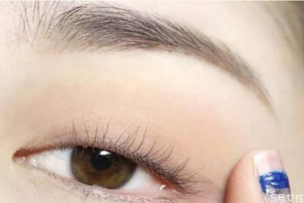 黑頭發(fā)適合什么顏色的眉筆 黑頭發(fā)應該怎么選擇眉筆