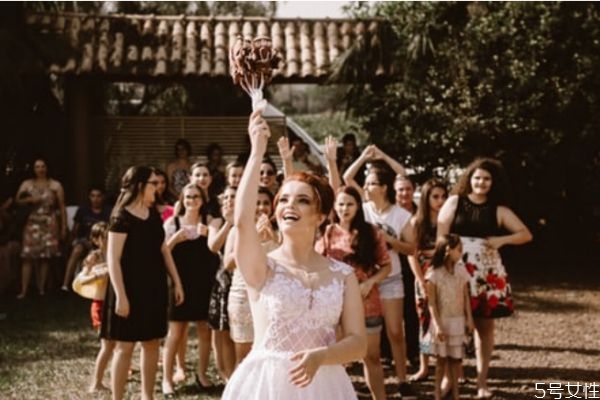 怎樣讓小三沉不住氣 怎么用心理戰(zhàn)斗小三 怎樣讓小三沉不住氣 怎么用心理戰(zhàn)斗小三