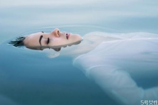 怎樣讓小三沉不住氣 怎么用心理戰(zhàn)斗小三 怎樣讓小三沉不住氣 怎么用心理戰(zhàn)斗小三