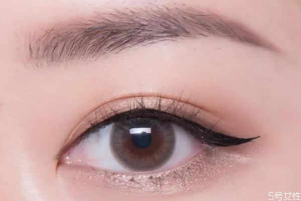 臉大的人上揚(yáng)眼線怎么畫(huà) 眼尾上揚(yáng)的眼線怎么畫(huà)