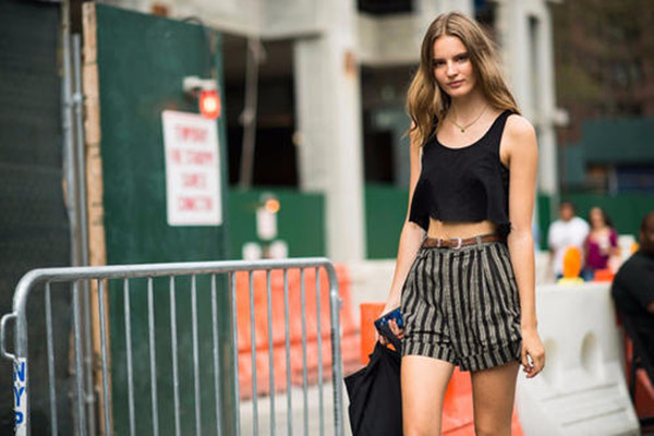 高腰短褲配什么上衣 高腰短褲怎么搭配好看 高腰短褲配什么上衣 高腰短褲怎么搭配好看