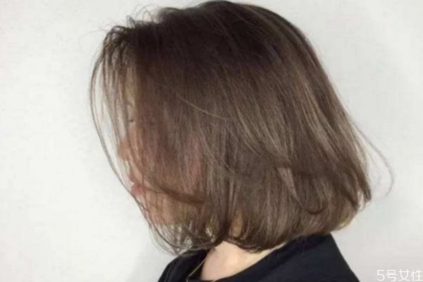 亞麻色適合什么皮膚人群 什么人群適合染亞麻色 亞麻色適合什么皮膚人群 什么人群適合染亞麻色