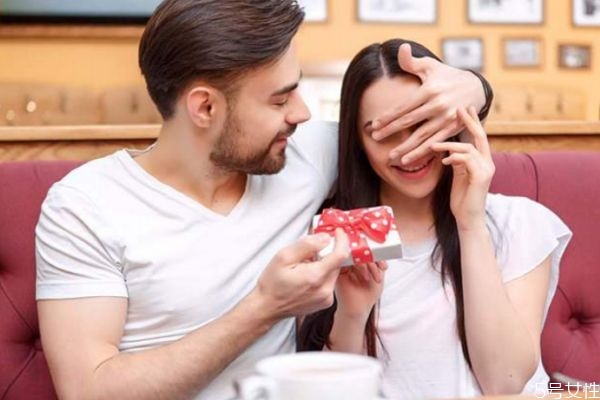 男友不愿意讓你見父母原因 為什么男友不愿意帶你見父母 男友不愿意讓你見父母原因 為什么男友不愿意帶你見父母