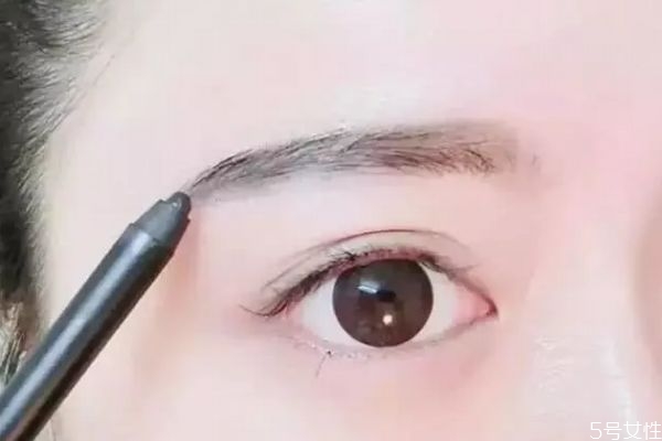 眉毛怎么定妝才會不脫妝 眉毛脫妝怎么處理 眉毛怎么定妝才會不脫妝 眉毛脫妝怎么處理