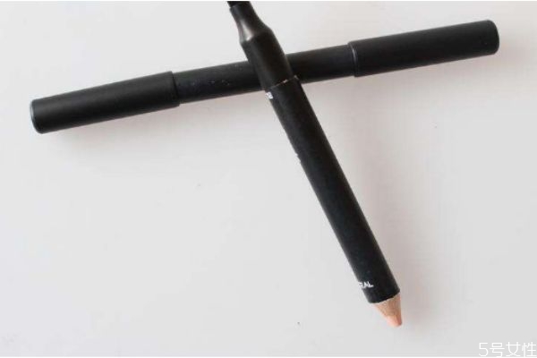 臉上瑕疵多可以用什么遮蓋 紅腫痘痘怎么遮瑕 臉上瑕疵多可以用什么遮蓋 紅腫痘痘怎么遮瑕