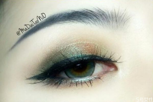 灰綠色系眼妝怎么畫 清淡版灰綠色系眼妝 灰綠色系眼妝怎么畫 清淡版灰綠色系眼妝