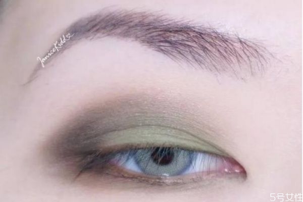 灰綠色系眼妝怎么畫 清淡版灰綠色系眼妝 灰綠色系眼妝怎么畫 清淡版灰綠色系眼妝