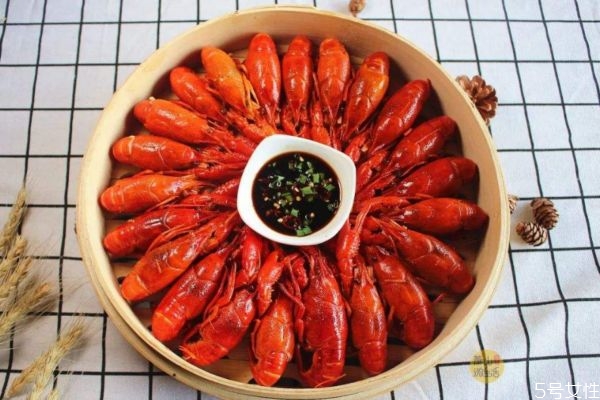清蒸小龍蝦怎么做好吃 清蒸小龍蝦的簡(jiǎn)單做法 清蒸小龍蝦怎么做好吃 清蒸小龍蝦的簡(jiǎn)單做法