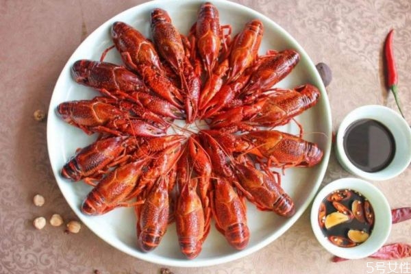 清蒸小龍蝦怎么做好吃 清蒸小龍蝦的簡(jiǎn)單做法 清蒸小龍蝦怎么做好吃 清蒸小龍蝦的簡(jiǎn)單做法