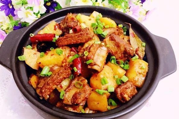 土豆燒排骨怎么做好吃 土豆燒排骨的做法 土豆燒排骨怎么做好吃 土豆燒排骨的做法