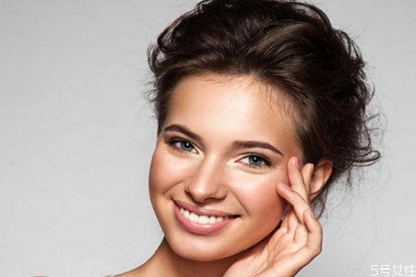 眼霜和眼精華可以只用一個嗎 眼霜眼精華必須都用嗎 眼霜和眼精華可以只用一個嗎 眼霜眼精華必須都用嗎