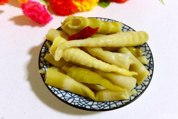 酸筍發(fā)臭是壞了嗎 酸筍有臭味可以吃嗎 酸筍發(fā)臭是壞了嗎 酸筍有臭味可以吃嗎