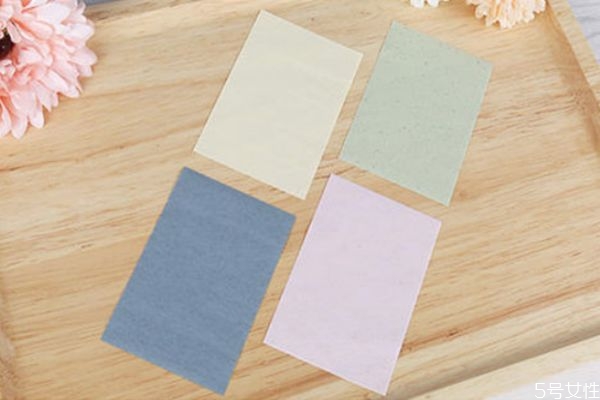 吸油紙和散粉哪個(gè)好用 選購吸油紙的原則 吸油紙和散粉哪個(gè)好用 選購吸油紙的原則