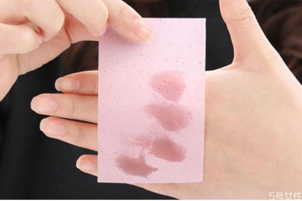 吸油紙和散粉哪個(gè)好用 選購吸油紙的原則 吸油紙和散粉哪個(gè)好用 選購吸油紙的原則