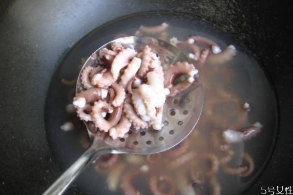 八爪魚煮多久會熟 八爪魚要煮多久 八爪魚煮多久會熟 八爪魚要煮多久