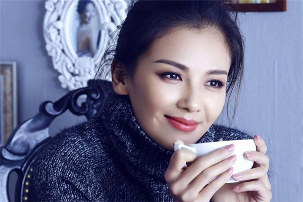 種植美人尖疼嗎 種植美人尖有風(fēng)險(xiǎn)嗎 種植美人尖疼嗎 種植美人尖有風(fēng)險(xiǎn)嗎