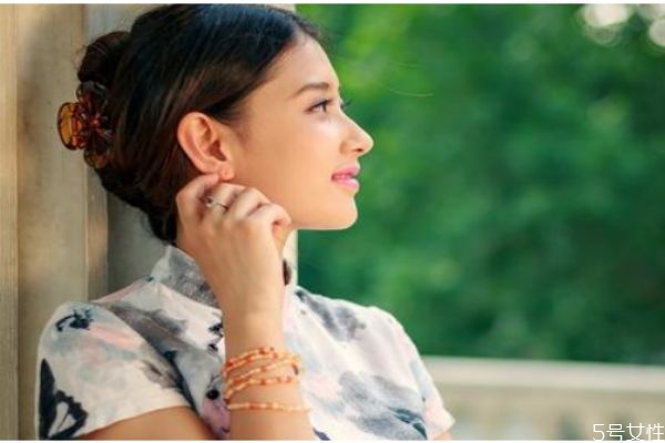 旗袍適合什么人群穿 什么人群適合穿旗袍 旗袍適合什么人群穿 什么人群適合穿旗袍