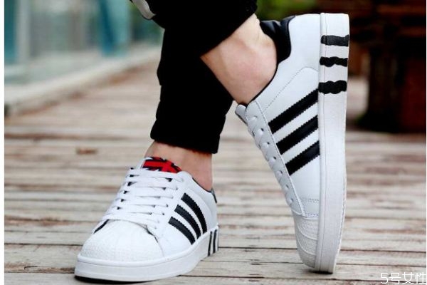 貝殼鞋配什么褲子好看 貝殼鞋應(yīng)該怎么搭配 貝殼鞋配什么褲子好看 貝殼鞋應(yīng)該怎么搭配