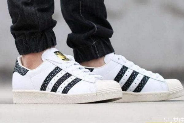 貝殼鞋配什么褲子好看 貝殼鞋應(yīng)該怎么搭配 貝殼鞋配什么褲子好看 貝殼鞋應(yīng)該怎么搭配