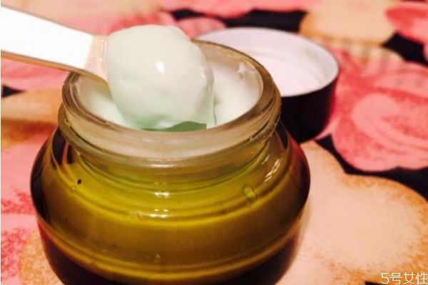 祛痘膏應(yīng)該怎么使用 使用祛痘膏的方法 祛痘膏應(yīng)該怎么使用 使用祛痘膏的方法