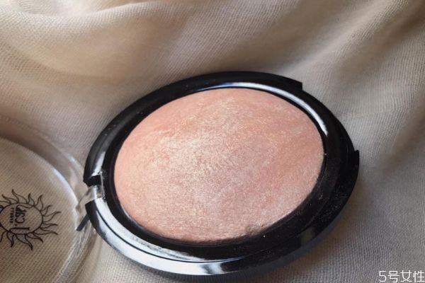 素顏可以用高光嗎 素顏直接打個高光行么 素顏可以用高光嗎 素顏直接打個高光行么