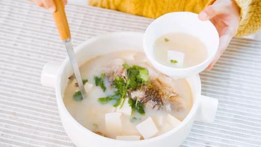 孕婦可以經(jīng)常喝魚湯嗎 孕婦經(jīng)常喝魚湯的好處 孕婦可以經(jīng)常喝魚湯嗎 孕婦經(jīng)常喝魚湯的好處