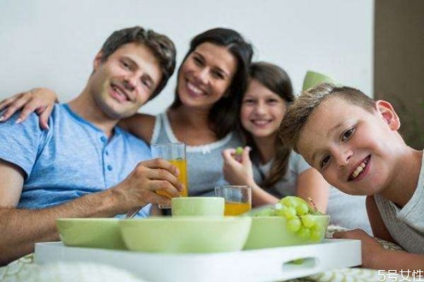 再婚家庭應該忌諱哪些事 什么事情再婚家庭最忌諱 再婚家庭應該忌諱哪些事 什么事情再婚家庭最忌諱