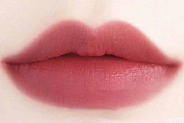 霧面口紅和鏡面口紅哪個好用 分別適合不同人群 霧面口紅和鏡面口紅哪個好用 分別適合不同人群