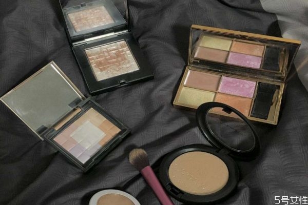 素顏可以用高光嗎 素顏直接打個高光行么 素顏可以用高光嗎 素顏直接打個高光行么