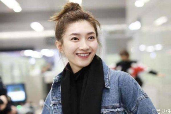 圓臉扎丸子頭好看嗎 圓臉適合丸子頭嗎 圓臉扎丸子頭好看嗎 圓臉適合丸子頭嗎