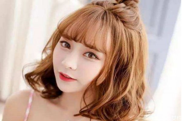 女生下巴短適合什么發(fā)型 適合短下巴女生的發(fā)型有什么 女生下巴短適合什么發(fā)型 適合短下巴女生的發(fā)型有什么