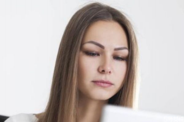 女生下巴短適合什么發(fā)型 適合短下巴女生的發(fā)型有什么 女生下巴短適合什么發(fā)型 適合短下巴女生的發(fā)型有什么