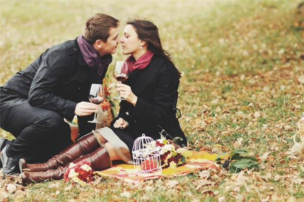 男人結(jié)婚了為什么還找前女友 已婚男人聯(lián)系前女友的心理 男人結(jié)婚了為什么還找前女友 已婚男人聯(lián)系前女友的心理