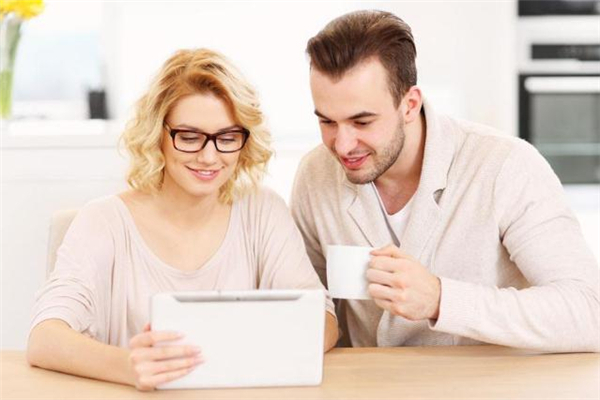 男人愛(ài)上一個(gè)人的眼神是什么樣的 男人對(duì)女人有好感的眼神 男人愛(ài)上一個(gè)人的眼神是什么樣的 男人對(duì)女人有好感的眼神