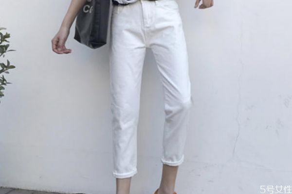 直筒褲和闊腿褲的區(qū)別 直筒褲和闊腿褲的不同 直筒褲和闊腿褲的區(qū)別 直筒褲和闊腿褲的不同