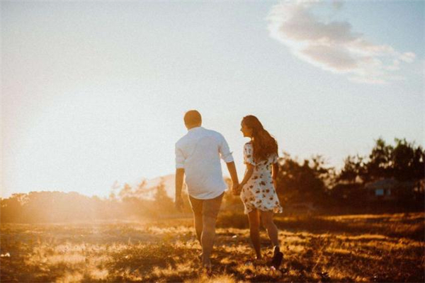老婆總是和別的男人聊天怎么辦 老婆跟別的男人聊天心理 老婆總是和別的男人聊天怎么辦 老婆跟別的男人聊天心理