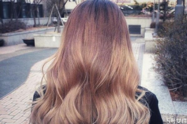 剪完頭發(fā)多久可以染發(fā) 頭發(fā)先染還是先剪 剪完頭發(fā)多久可以染發(fā) 頭發(fā)先染還是先剪