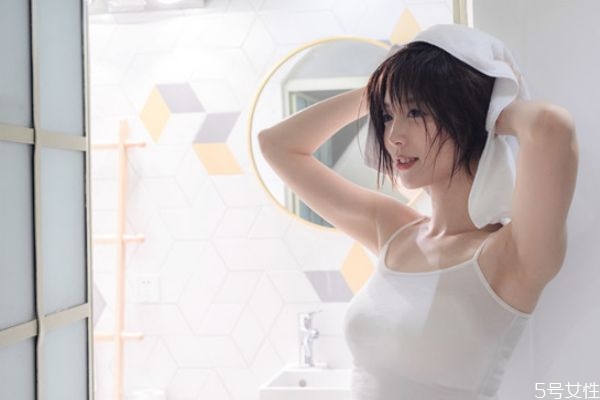 理發(fā)器斜齒梳怎么使用 理發(fā)器限位梳怎么用 理發(fā)器斜齒梳怎么使用 理發(fā)器限位梳怎么用