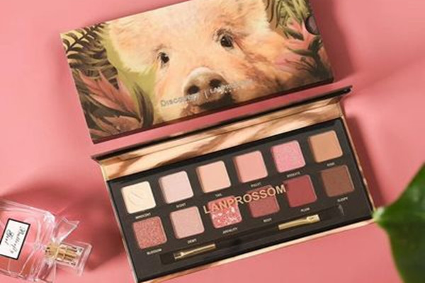 完美日記小豬眼影盤好看嗎 完美日記小豬眼影盤怎么樣