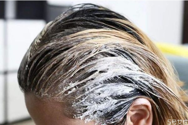 軟化劉海需要多長時間 軟化劉海幾分鐘最合適 軟化劉海需要多長時間 軟化劉海幾分鐘最合適