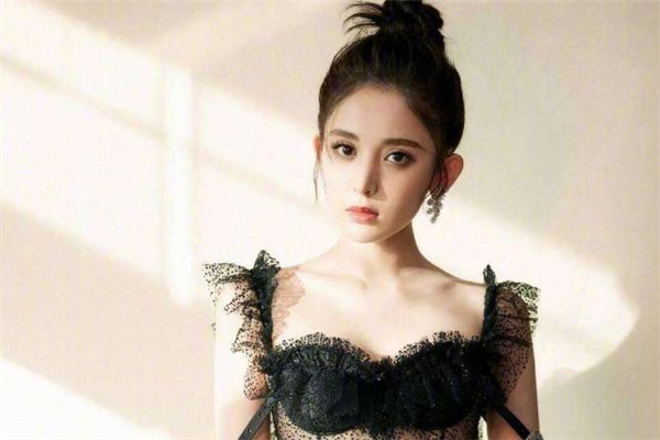 黑色禮服配什么發(fā)型好看 黑色禮服適合什么發(fā)型 黑色禮服配什么發(fā)型好看 黑色禮服適合什么發(fā)型